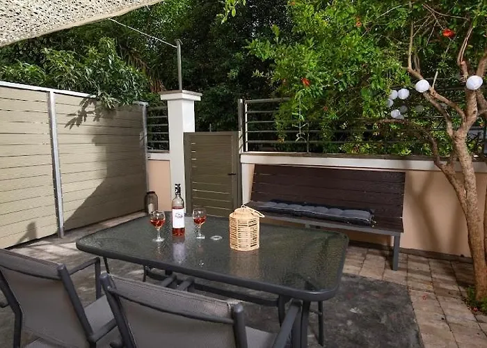 Apartament Tsoutsis *