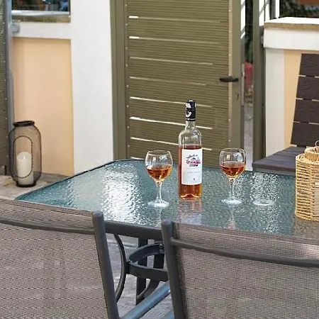 Tsoutsis Apartment