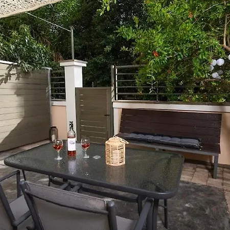 Apartment Tsoutsis *