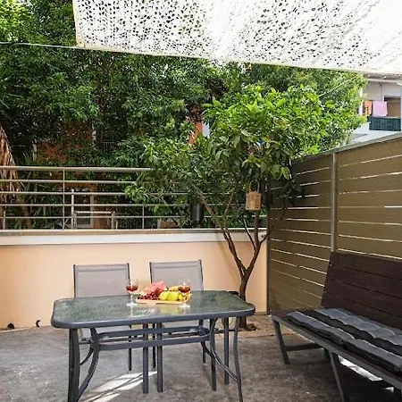 Tsoutsis Apartment