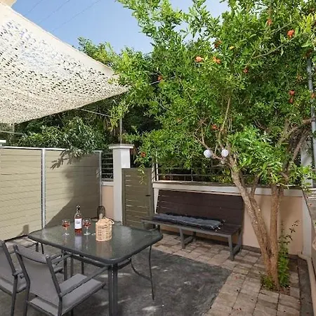 Tsoutsis Apartment