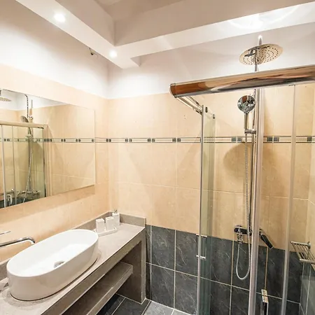 Tsoutsis Apartment